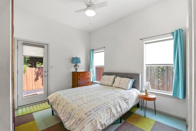 Building Photo - 3802 Byron Dr