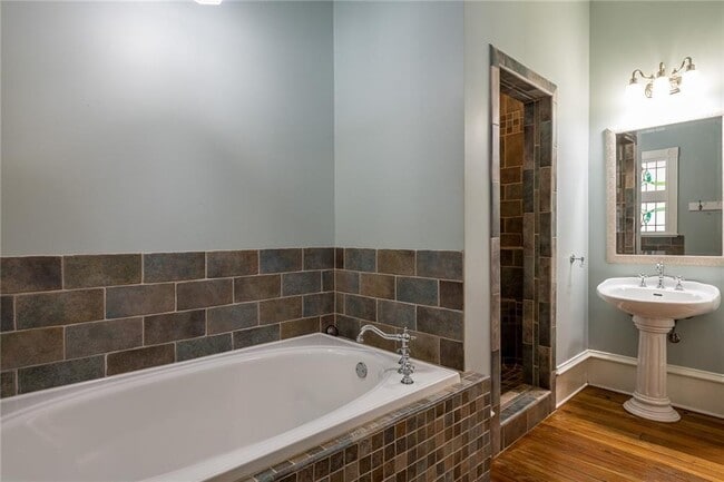 Building Photo - 765 Woodland Ave SE