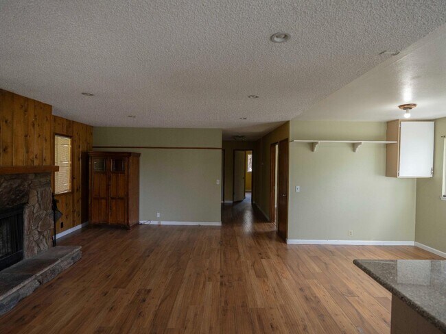 Building Photo - 26425 Lake Forest Dr