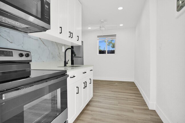 Primary Photo - 210 Beacom Blvd