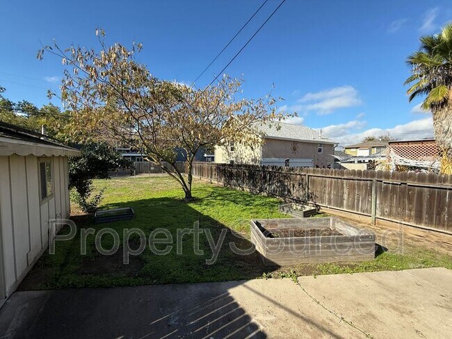 Building Photo - 221 N Lincoln Ave