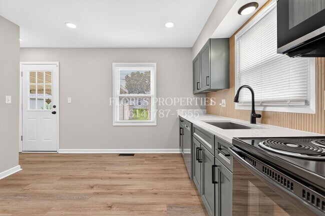 Building Photo - 1136 Pauline Ave