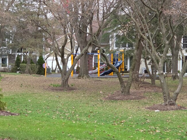 Building Photo - 1115 Regency Ct