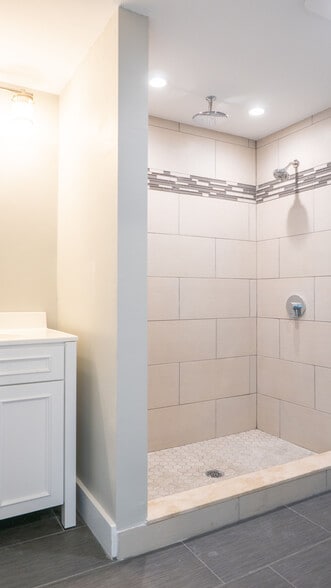 Building Photo - 268 Brown St