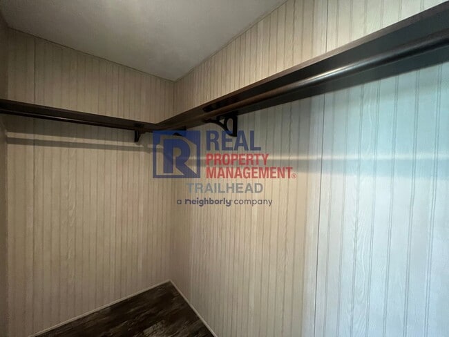 Building Photo - 3 Bed / 2 Bath Farmhouse Styled Home – Move In Ready