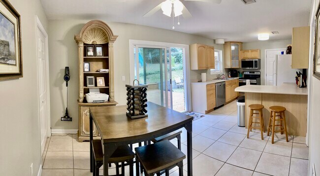 pub dining and kitchen - 1803 Salmon Dr