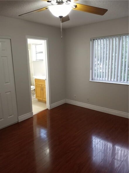 Building Photo - 313 Gardens Dr