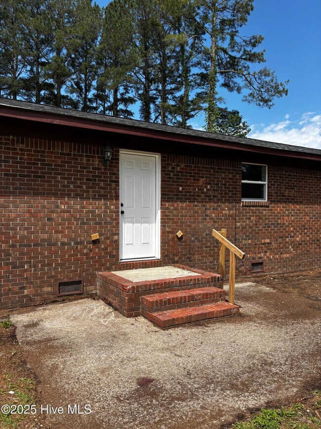 Building Photo - 201 Morning Rd
