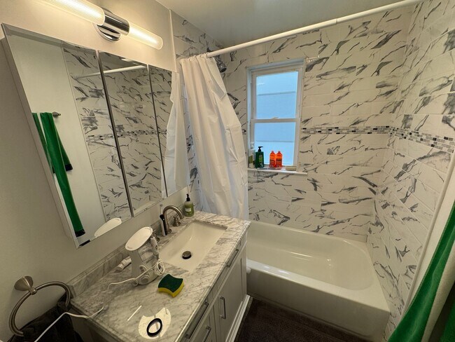 Building Photo - 9-11 Burnham St