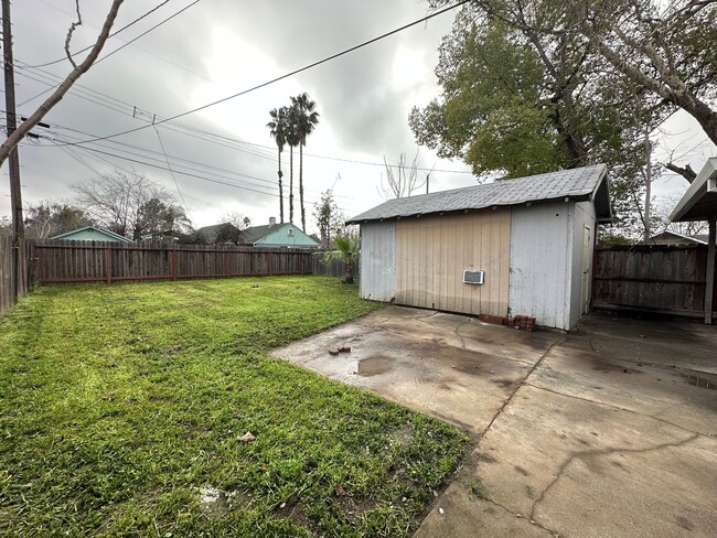 Building Photo - 3 Bedroom Oak Park Home