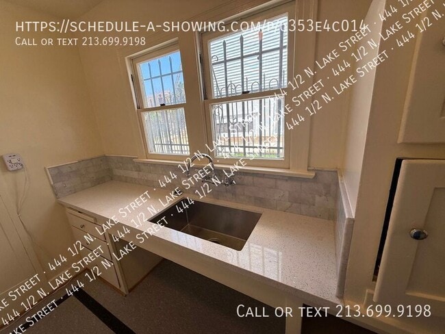 Building Photo - 444 1/2 N. Lake Street-