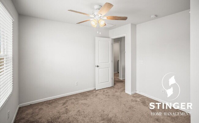 Building Photo - 38 Chestnut St