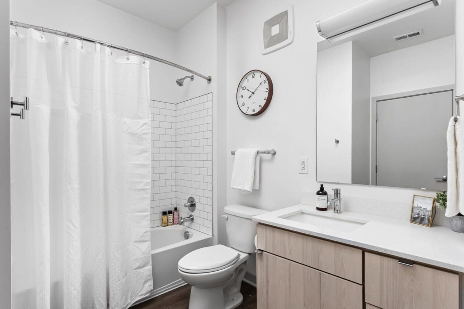 Building Photo - 747 N College Ave