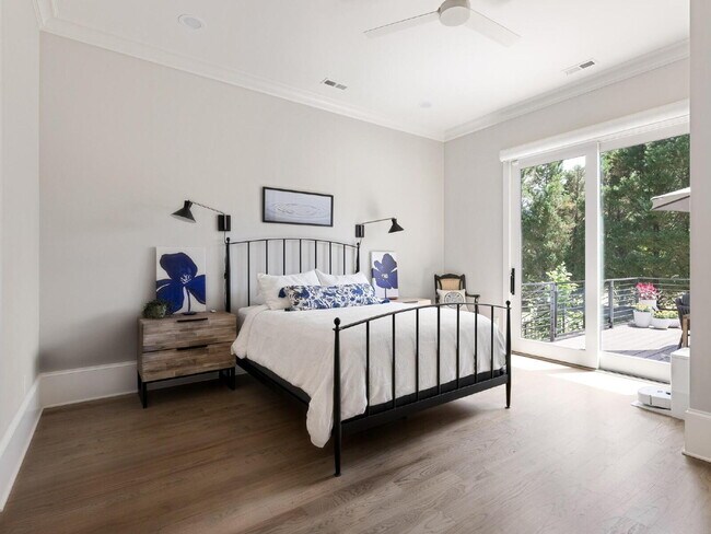 Building Photo - Spacious Elegance Awaits!