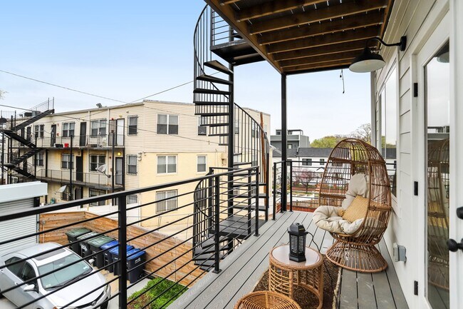 Building Photo - 1638 Trinidad Ave NE