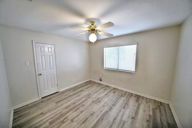 Building Photo - Beautiful Home in the desirable Shavano Ga...