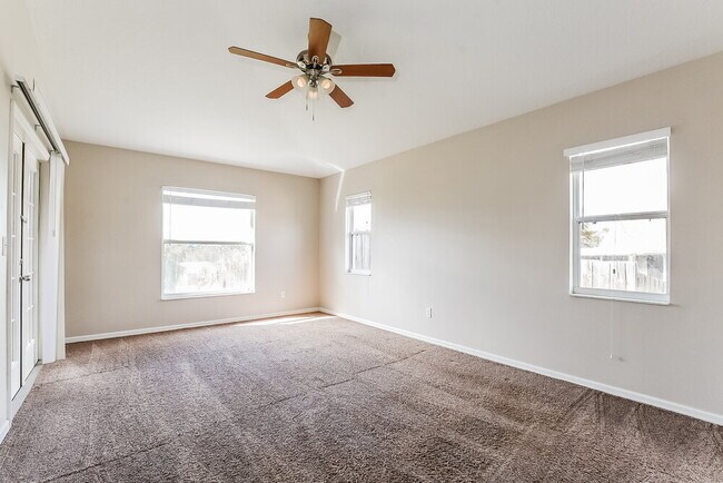 Building Photo - 819 Shore Breeze Way