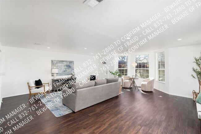 Building Photo - 2420 Majestic Dr
