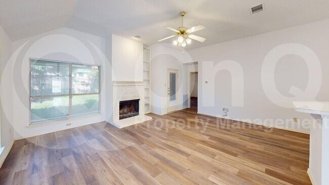 Building Photo - 733 Rockett Ln