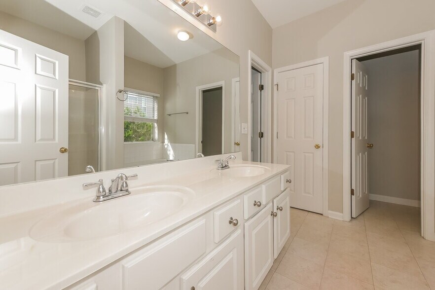 Building Photo - 537 Anglewood Trace