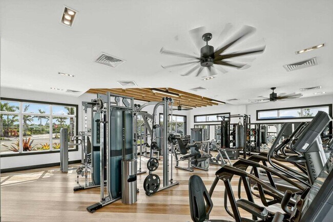 Building Photo - 6544 Cloverdale Ave