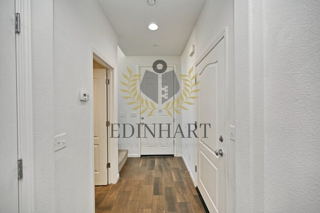 Building Photo - 3238 Lahar Ln