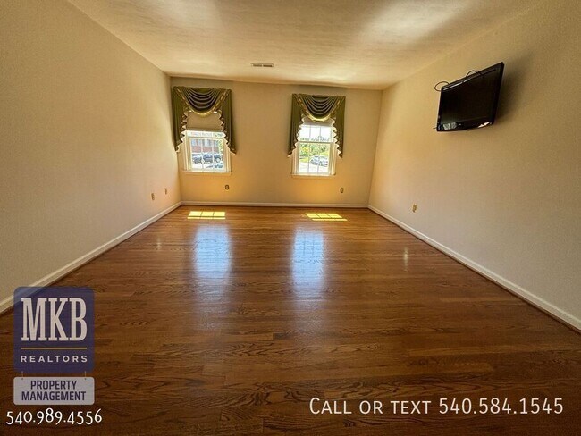 Building Photo - 5175 Lakeland Dr