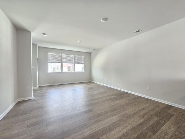 Building Photo - 1410 1st St