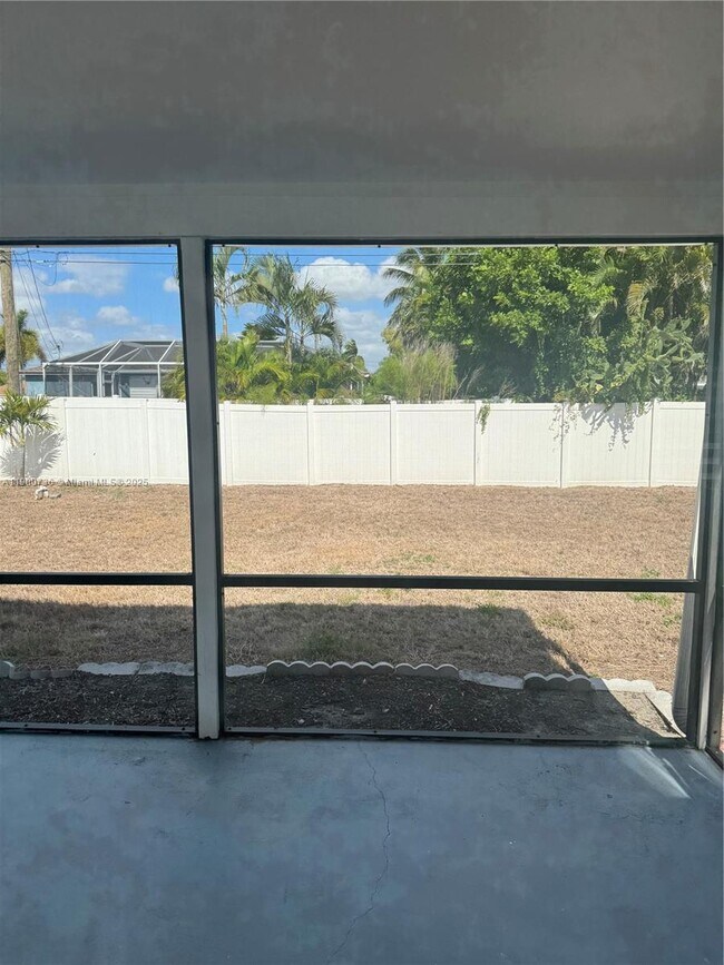 Building Photo - 609 SE 2nd St