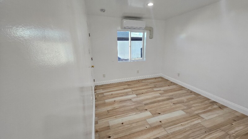 Building Photo - 600 N Willow Ave