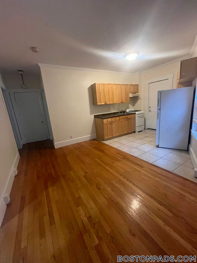 Building Photo - 27 Forest St