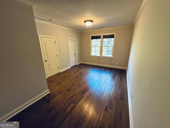 Building Photo - 1092 McLynn Ave NE