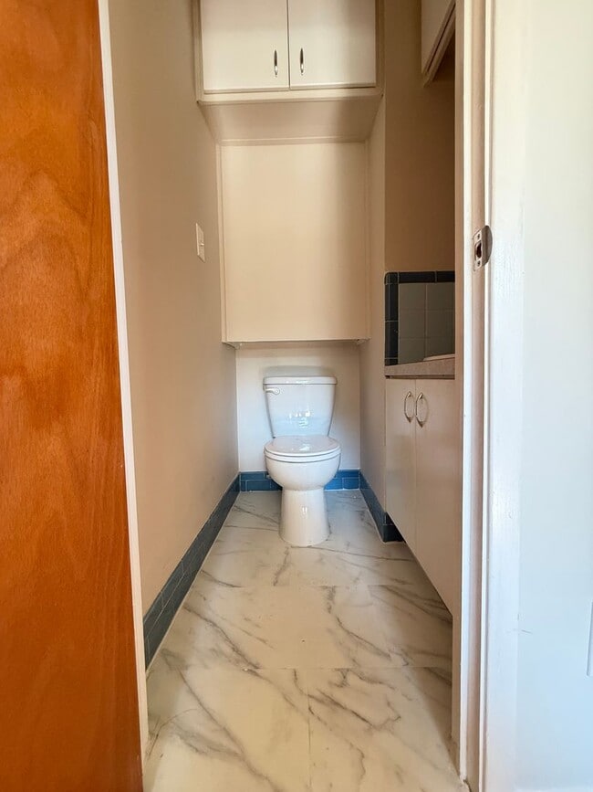 Building Photo - 1821 Grove Hill Ln