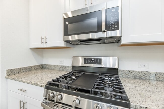 Building Photo - 1818 Whispering River Dr