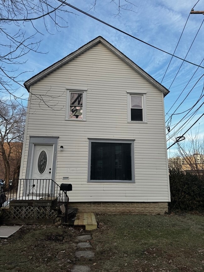 Building Photo - 1488 E Thacker St