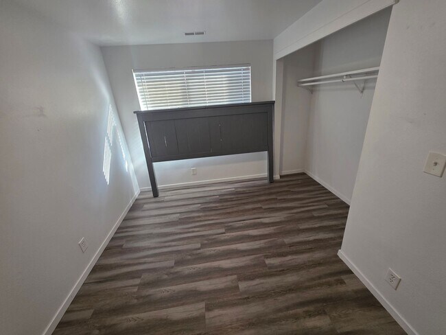 Building Photo - Ferron Rental