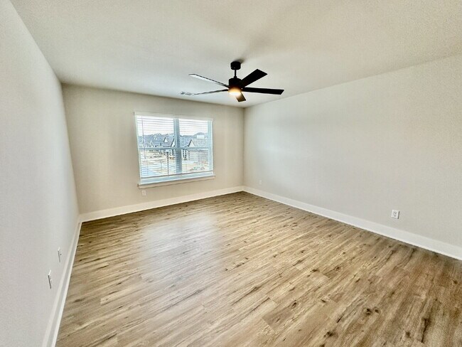 Building Photo - 2805 SW Hampshire Ave