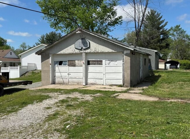 Building Photo - $290 Month $500 Down