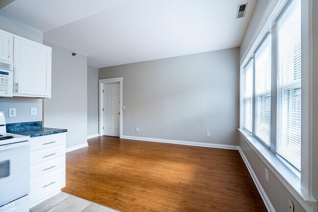 Building Photo - 234 E 9th St