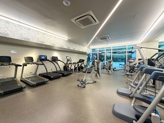 Building Photo - 1688 Pine St