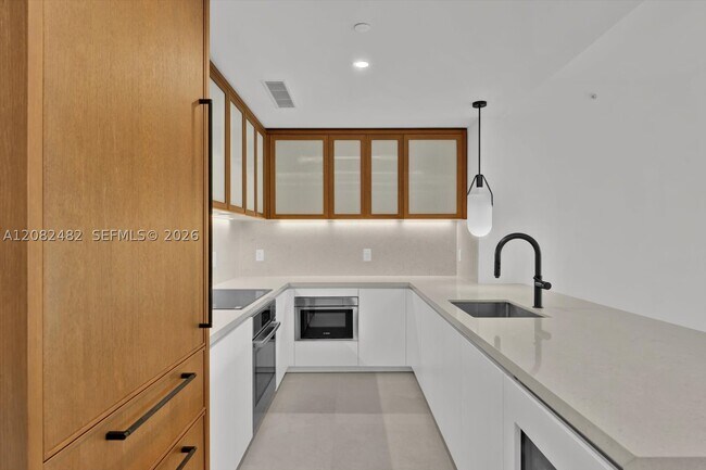 Building Photo - 2200 Brickell Ave