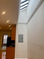 Building Photo - 30 Fleet St