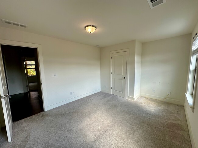 Building Photo - 987 Halletts Peak Pl