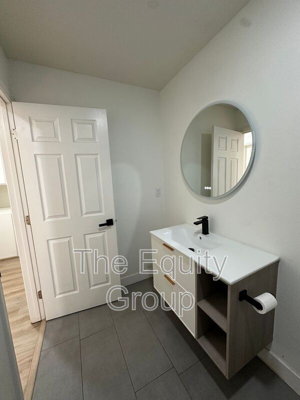 Building Photo - 830 W Vassar Ave