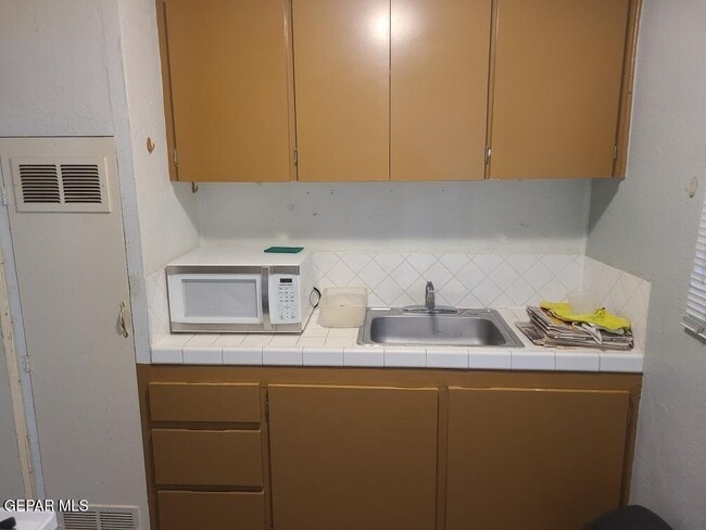 Building Photo - 701 W Yandell Dr