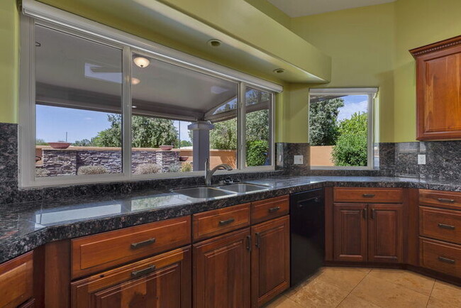 Building Photo - 1307 E Treasure Cove Dr