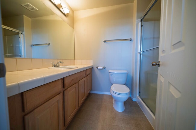 Master bath - 4828 SE Teakwood St