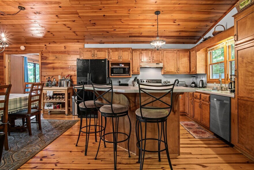 Building Photo - 410 Dogwood Ln