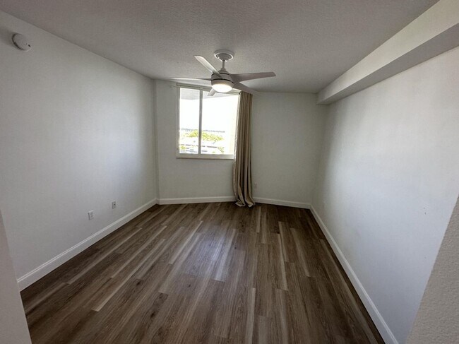 Building Photo - 1551 N Flagler Dr