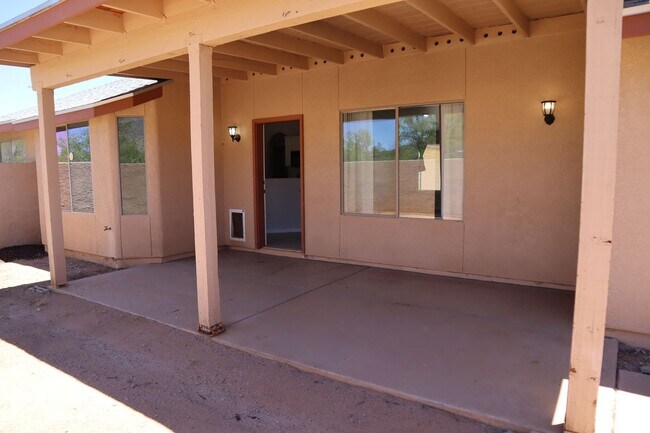 Building Photo - Livable, Lovable, & Available!